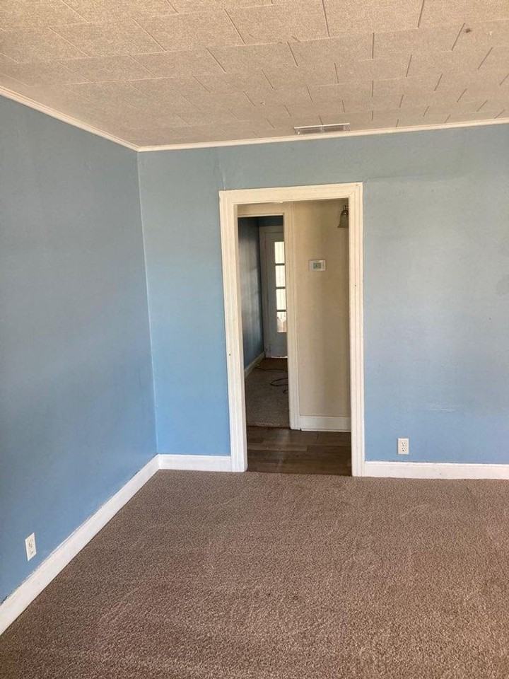 2101 E Trinity St - Photo 3 of 14