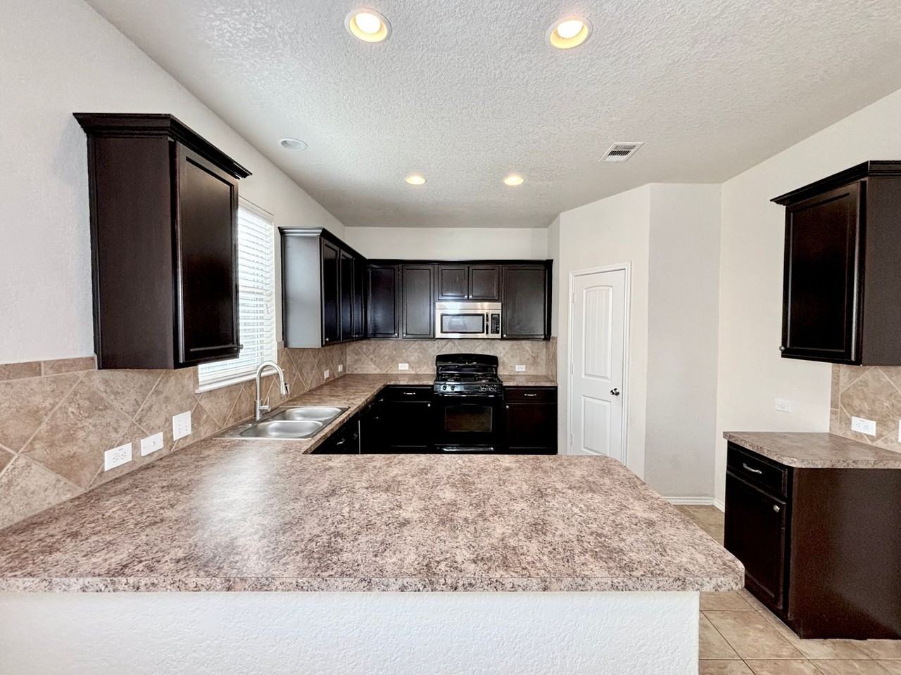 3314 Candleside Dr - Photo 6 of 24