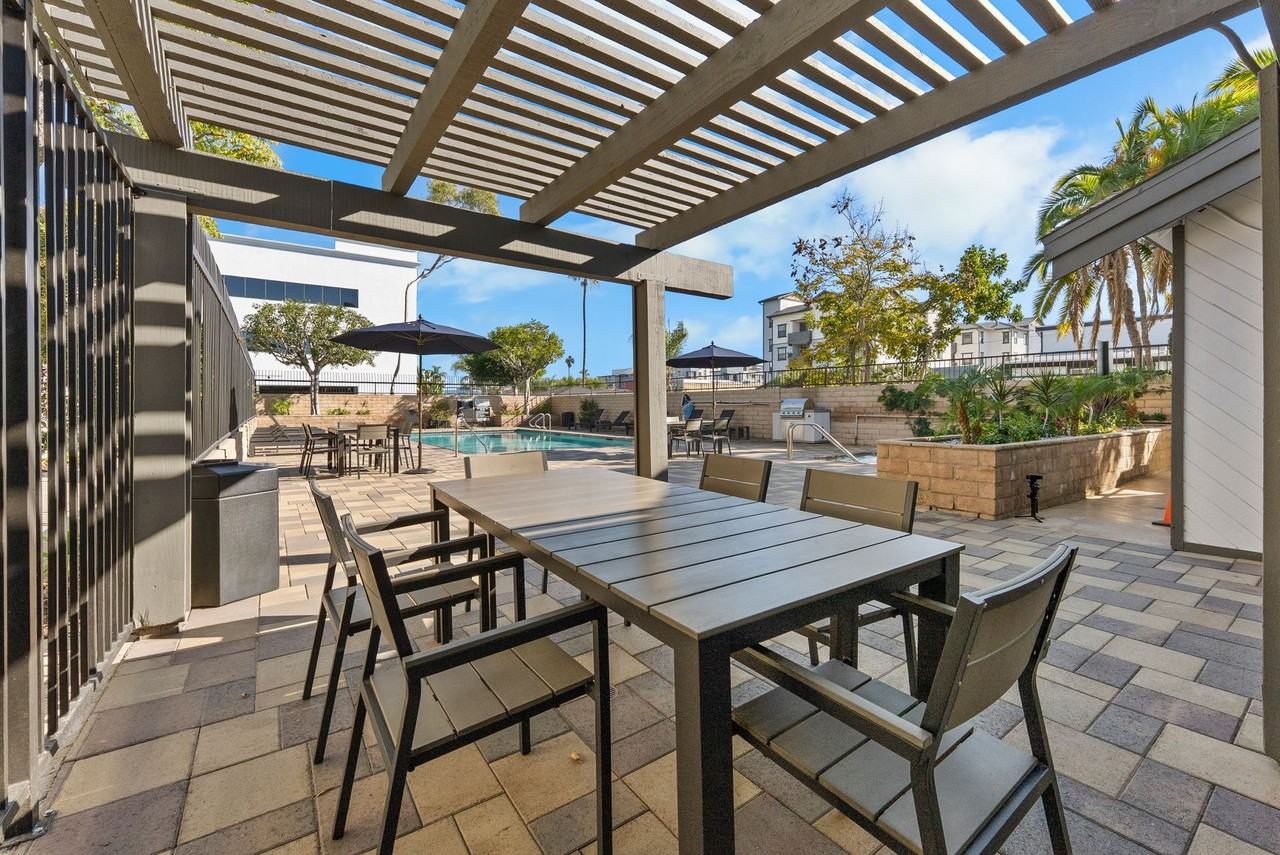 Beachpoint Apartments - Photo 7 of 33