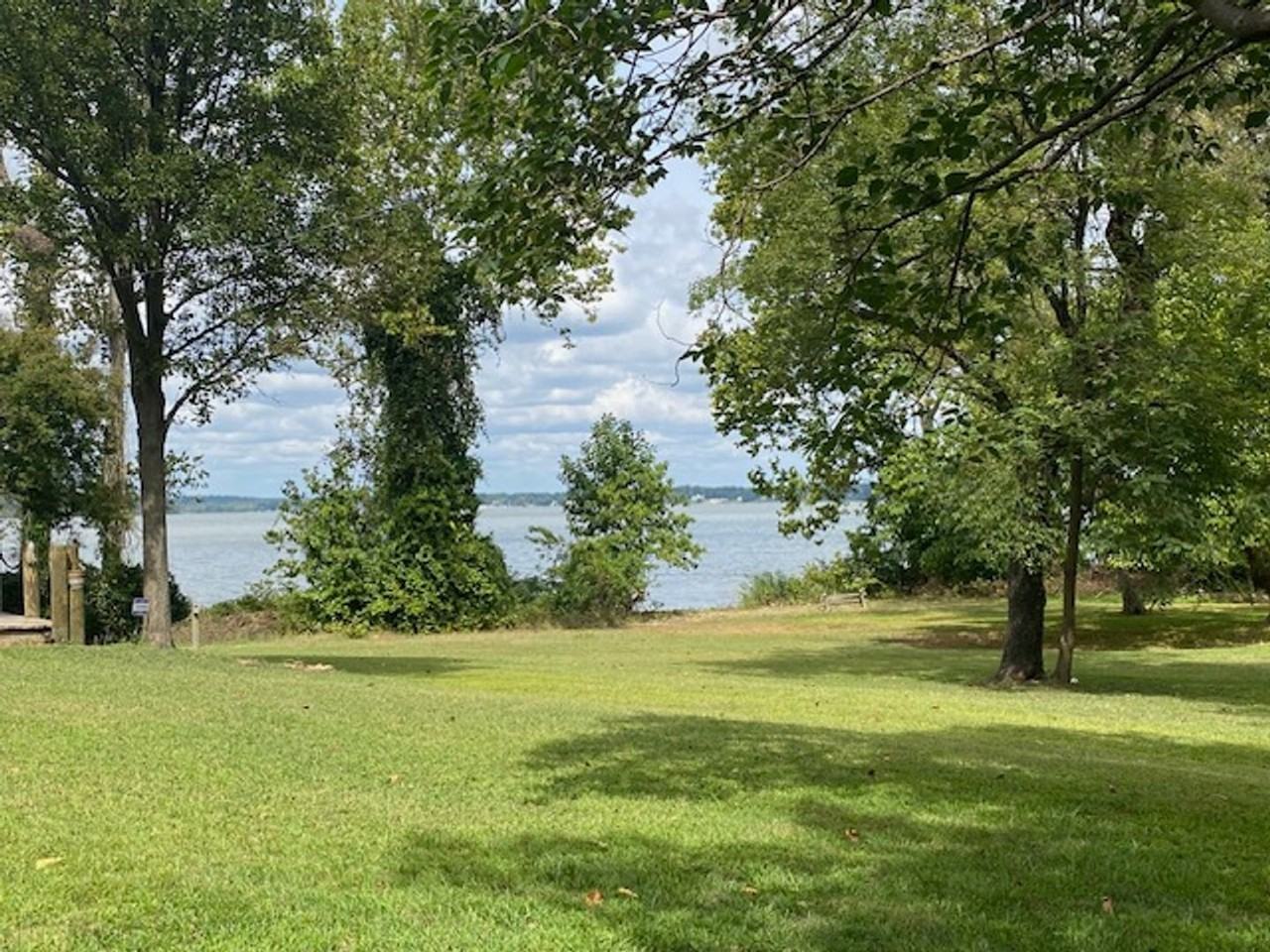 1420 Riverside Dr - Photo 2 of 39