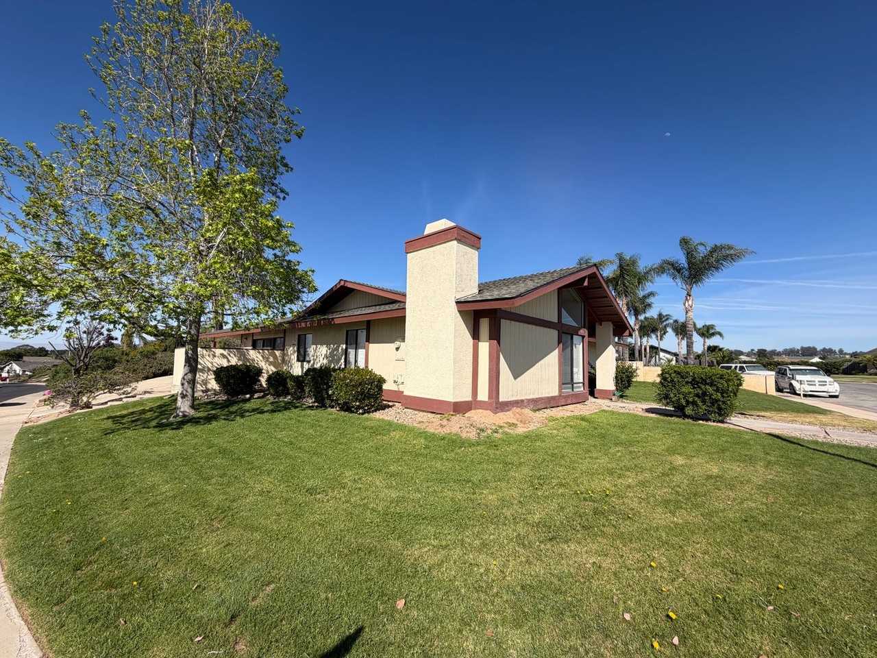 1601 Tiffany Park Ct - Photo 2 of 3