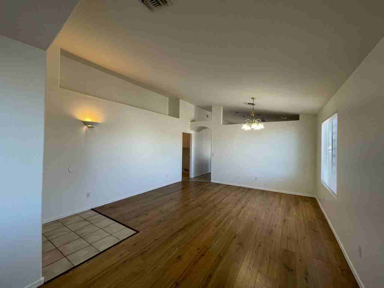 10426 E Yakima St - Photo 5 of 26