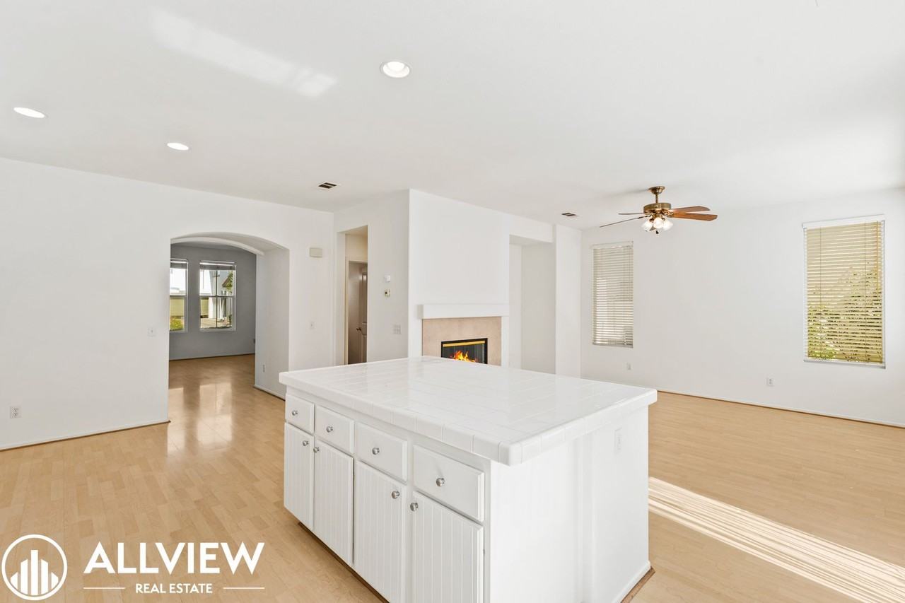 31 Dahlia - Photo 2 of 34