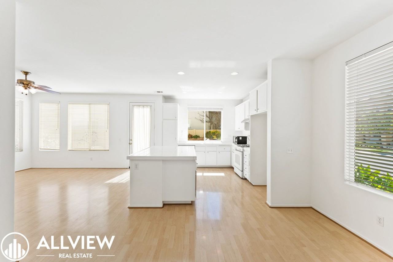 31 Dahlia - Photo 6 of 34