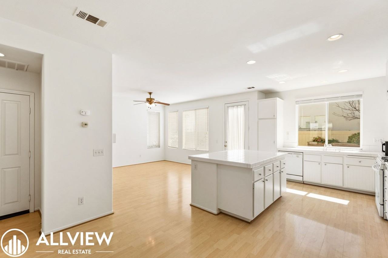 31 Dahlia - Photo 7 of 34