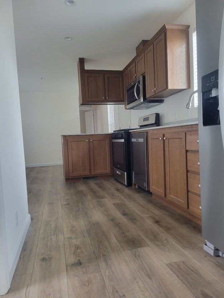 515 E Walnut St - Photo 5 of 11