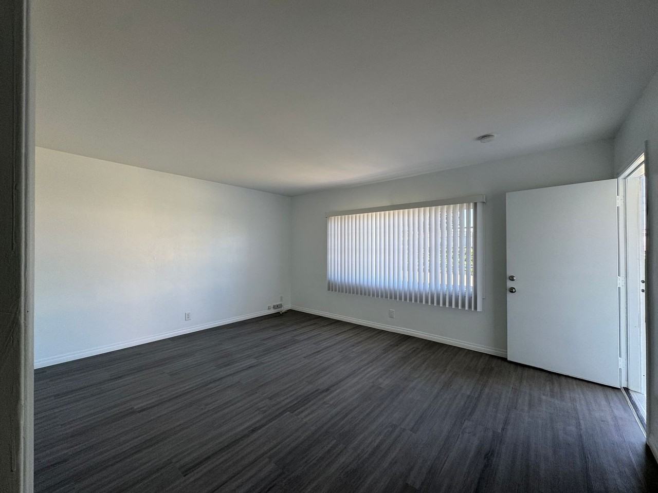 9010 Painter Ave - Photo 3 of 14