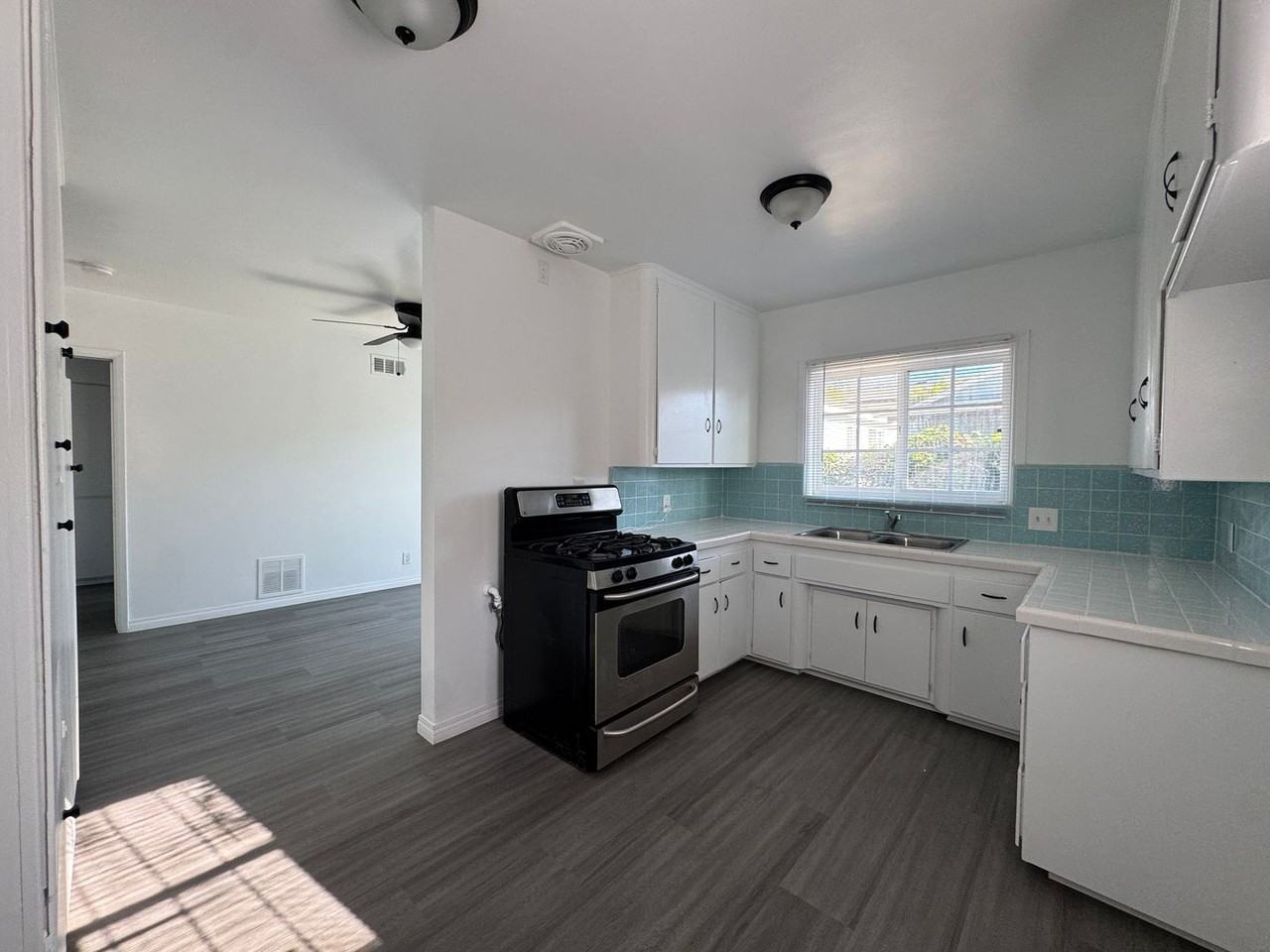 9010 Painter Ave - Photo 5 of 14