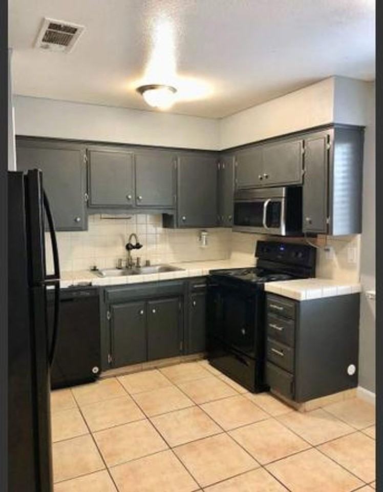 1620 E Yale Ave - Photo 2 of 3