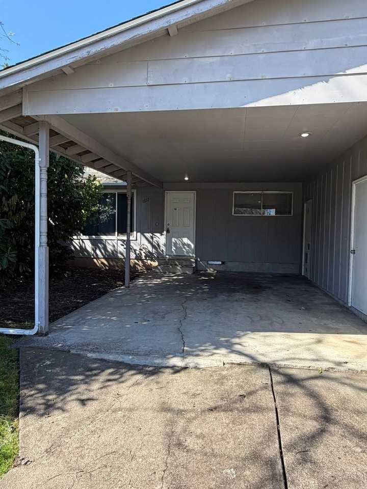 1610 Oak St Se #1612 - Photo 3 of 17