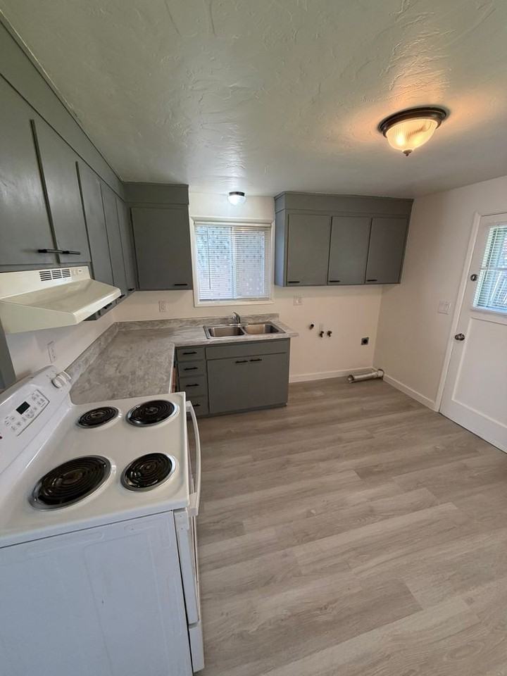 1610 Oak St Se #1612 - Photo 6 of 17