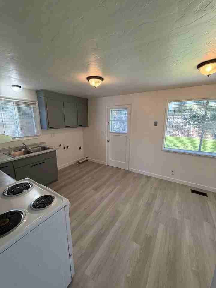 1610 Oak St Se #1612 - Photo 7 of 17