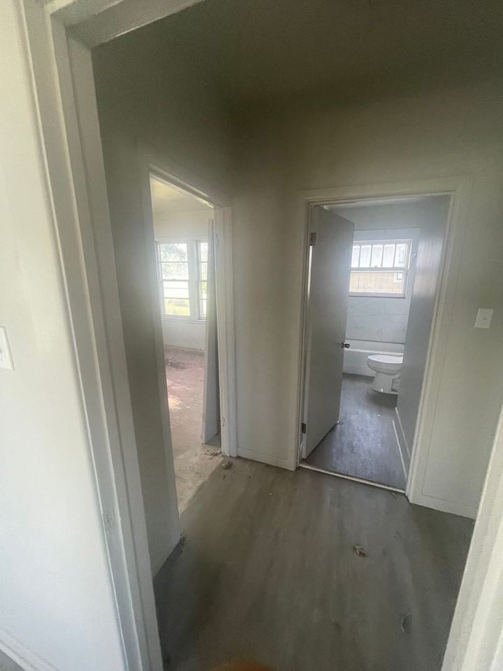 1142 Grape St - Photo 2 of 10