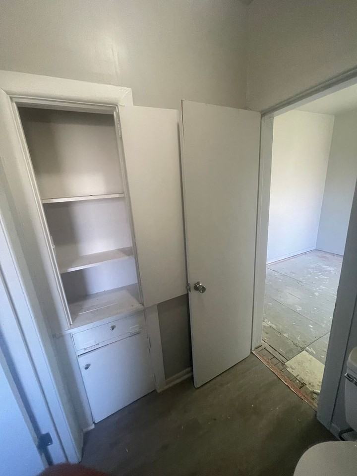 1142 Grape St - Photo 6 of 10