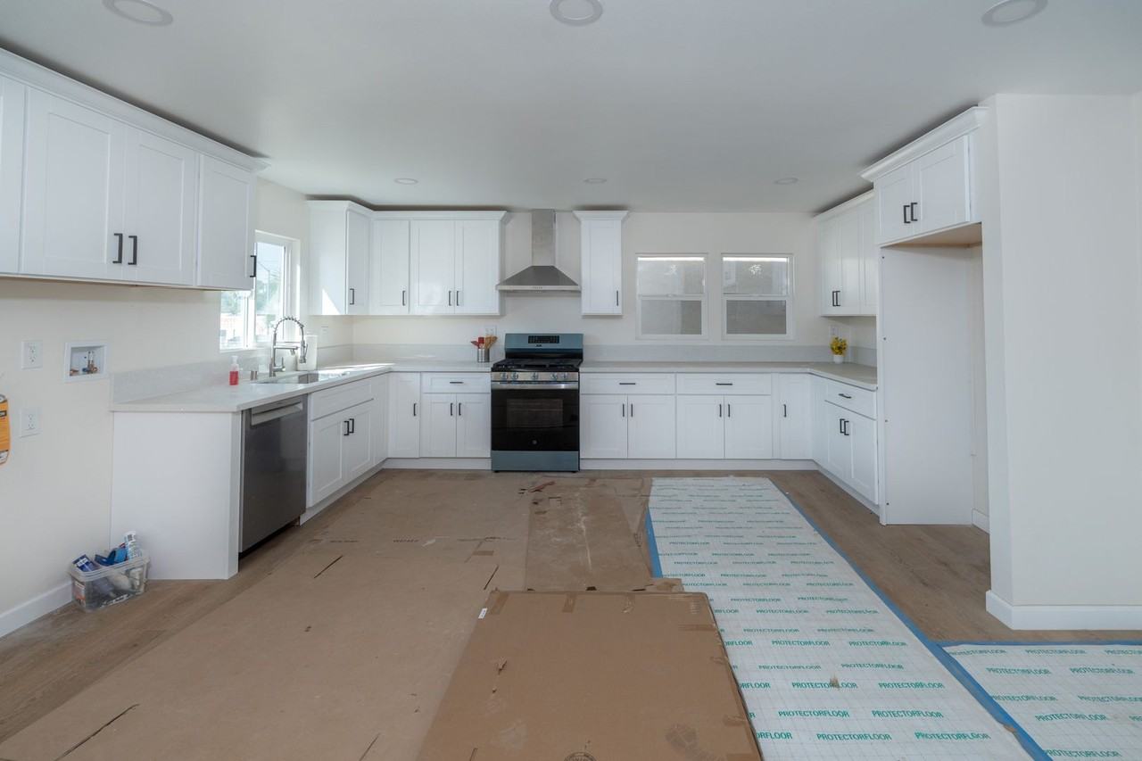 2400DelM - Photo 3 of 12