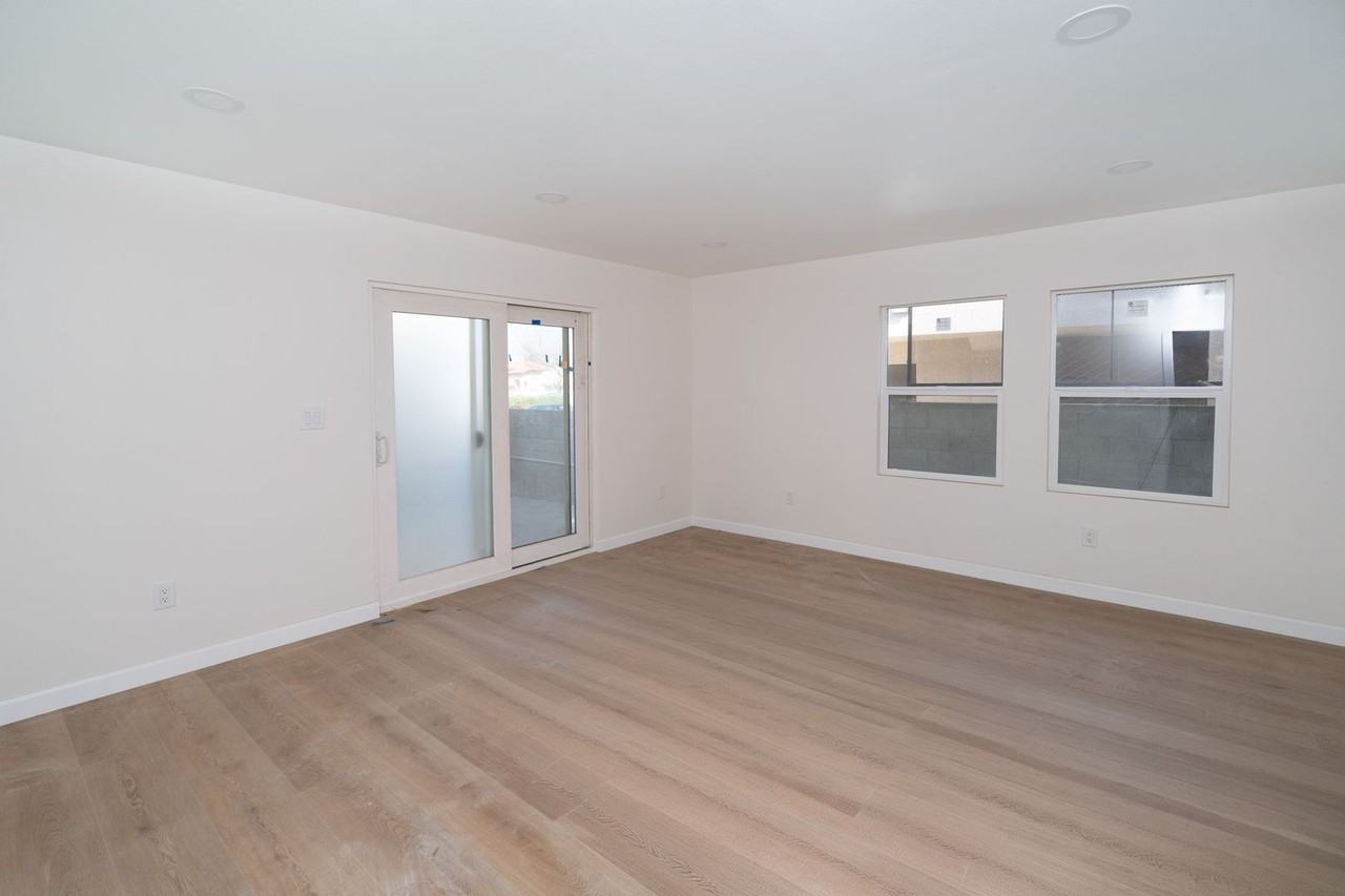 2400DelM - Photo 4 of 12