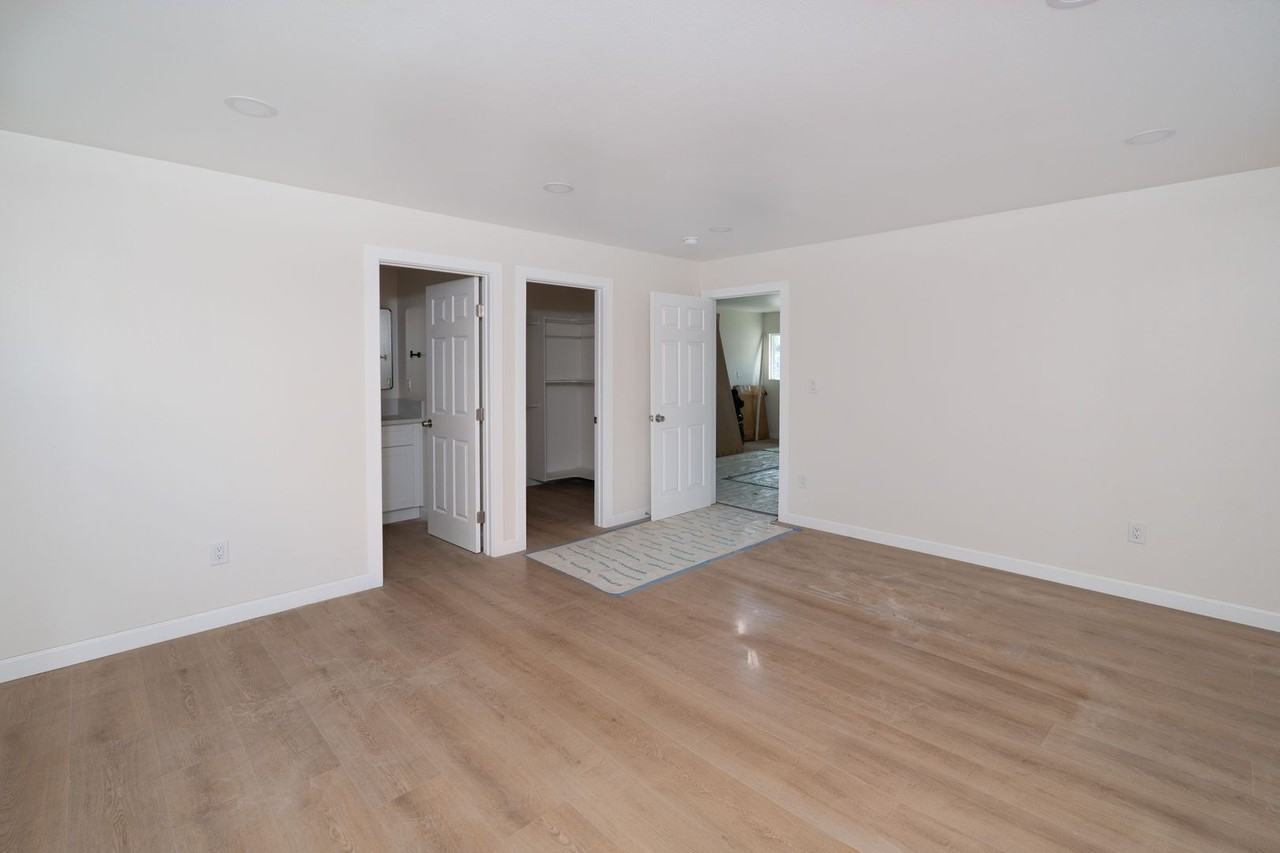 2400DelM - Photo 5 of 12