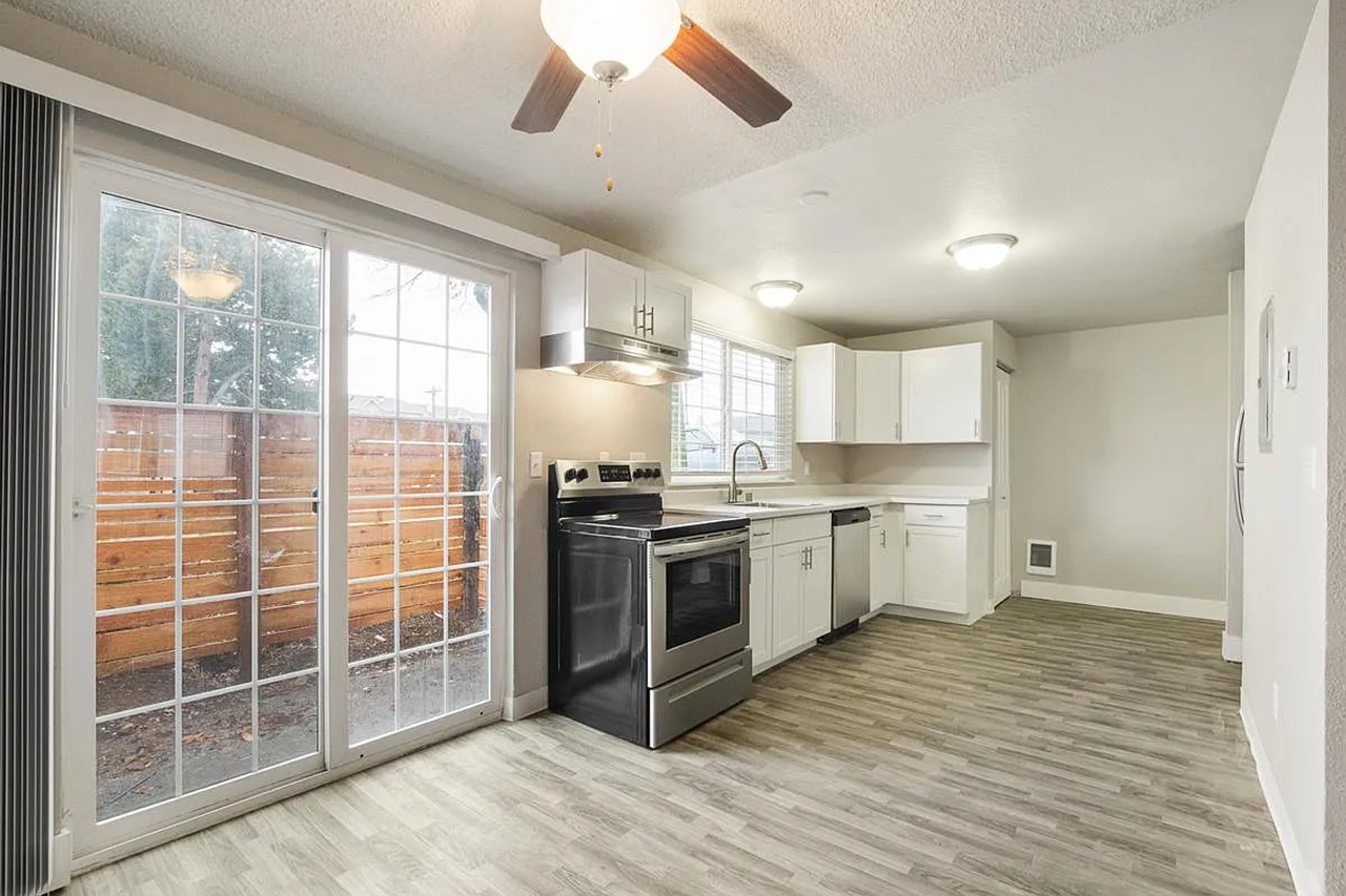 Sedona Apartments - Photo 4 of 16