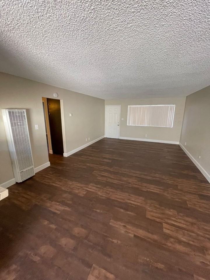 1223 Grove Ave - Photo 3 of 13