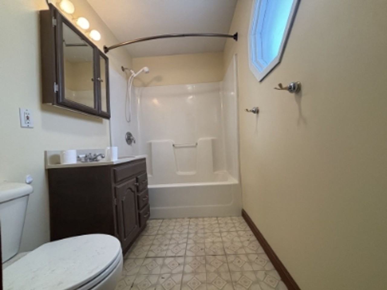 561 Farnsworth Ave - Photo 5 of 5