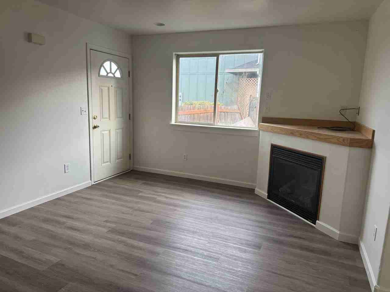 2430 E Whiteaker Ave - Photo 2 of 14