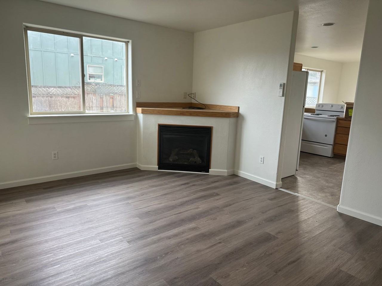 2430 E Whiteaker Ave - Photo 3 of 14