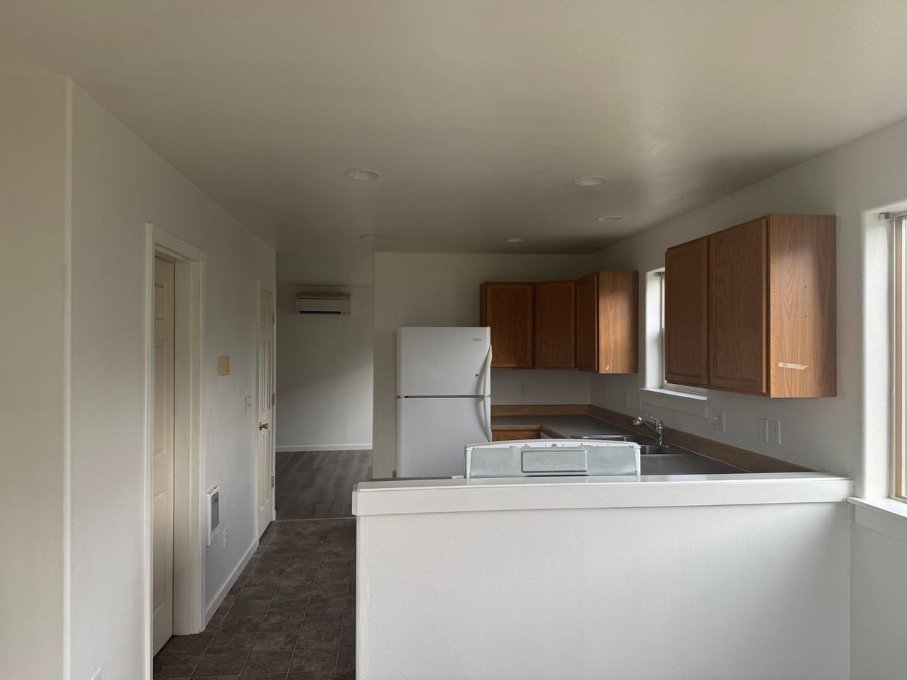 2430 E Whiteaker Ave - Photo 6 of 14