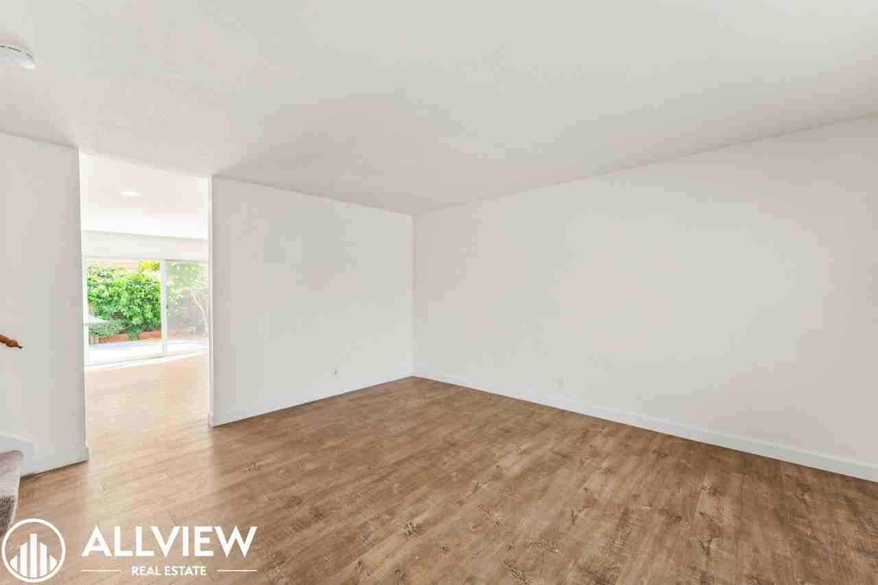 21926 Lakeland Ave - Photo 2 of 30