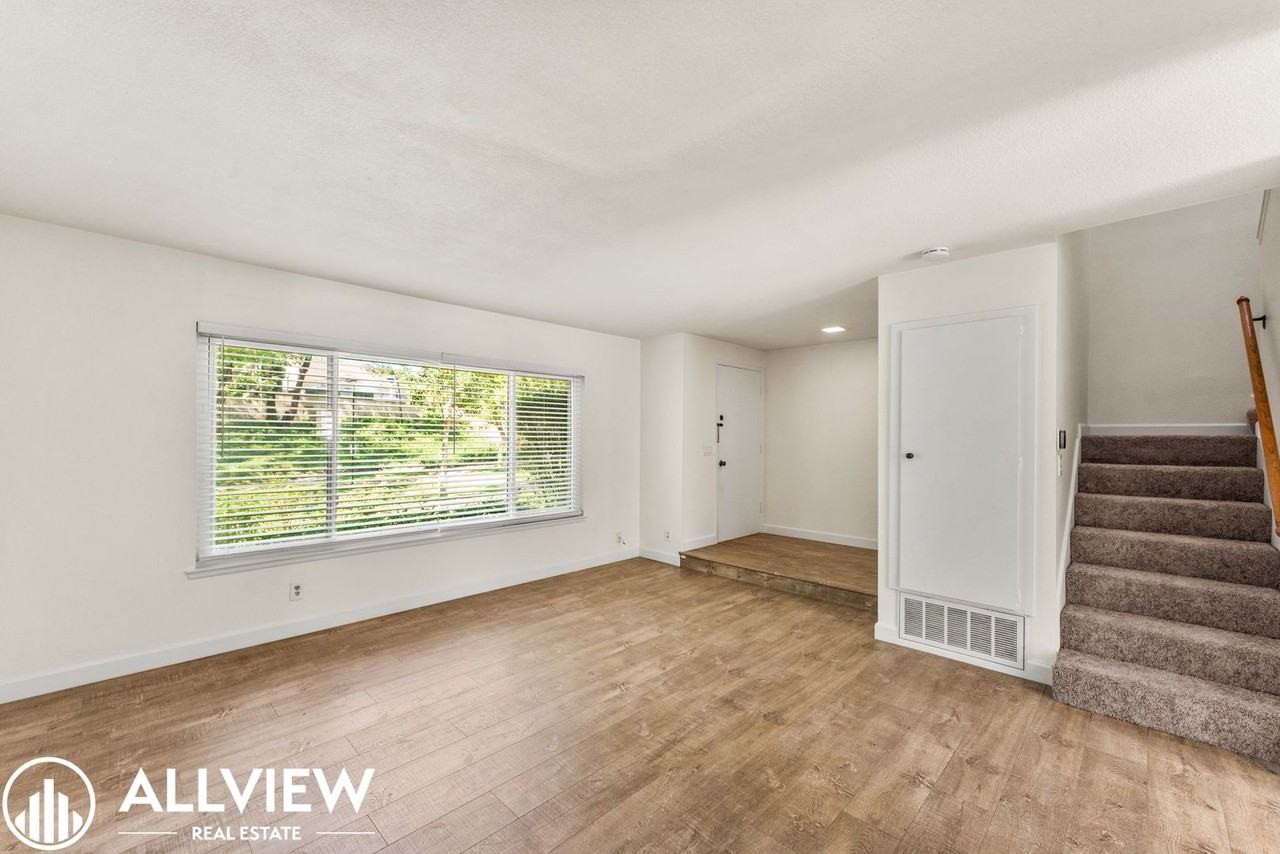 21926 Lakeland Ave - Photo 4 of 30