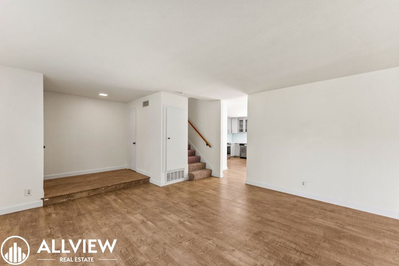 21926 Lakeland Ave - Photo 5 of 30