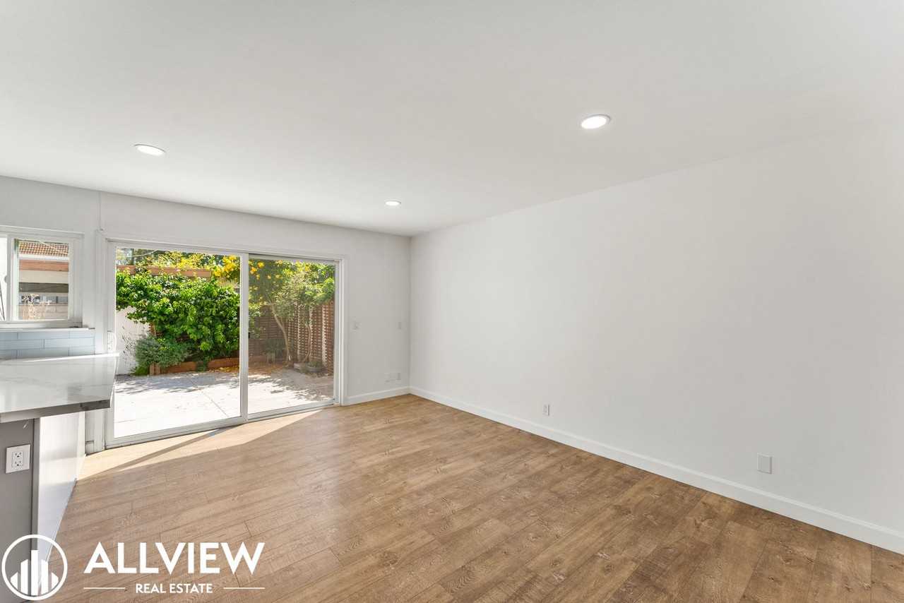 21926 Lakeland Ave - Photo 6 of 30