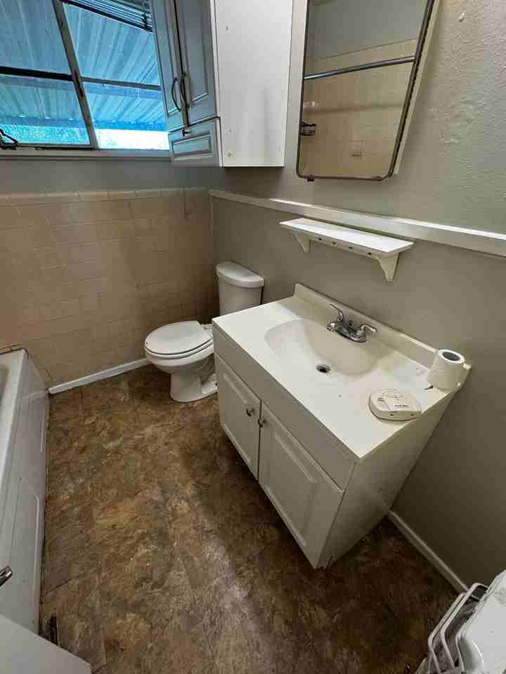 1602 Briarwood St - Photo 4 of 5