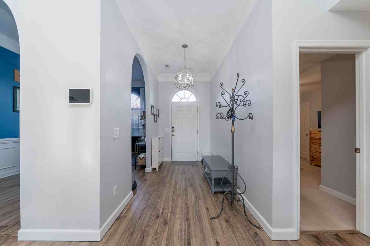 206 Jackies Ter - Photo 3 of 25