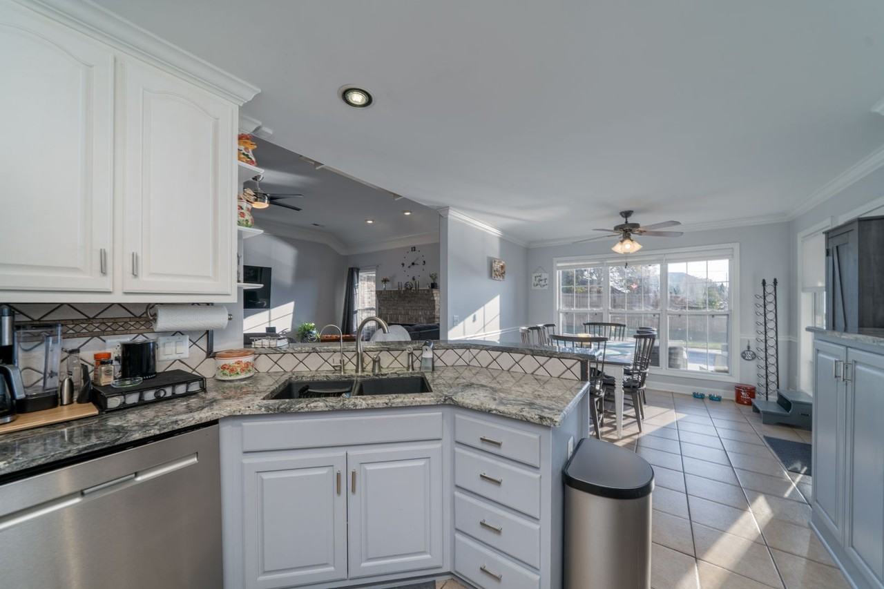 206 Jackies Ter - Photo 7 of 25