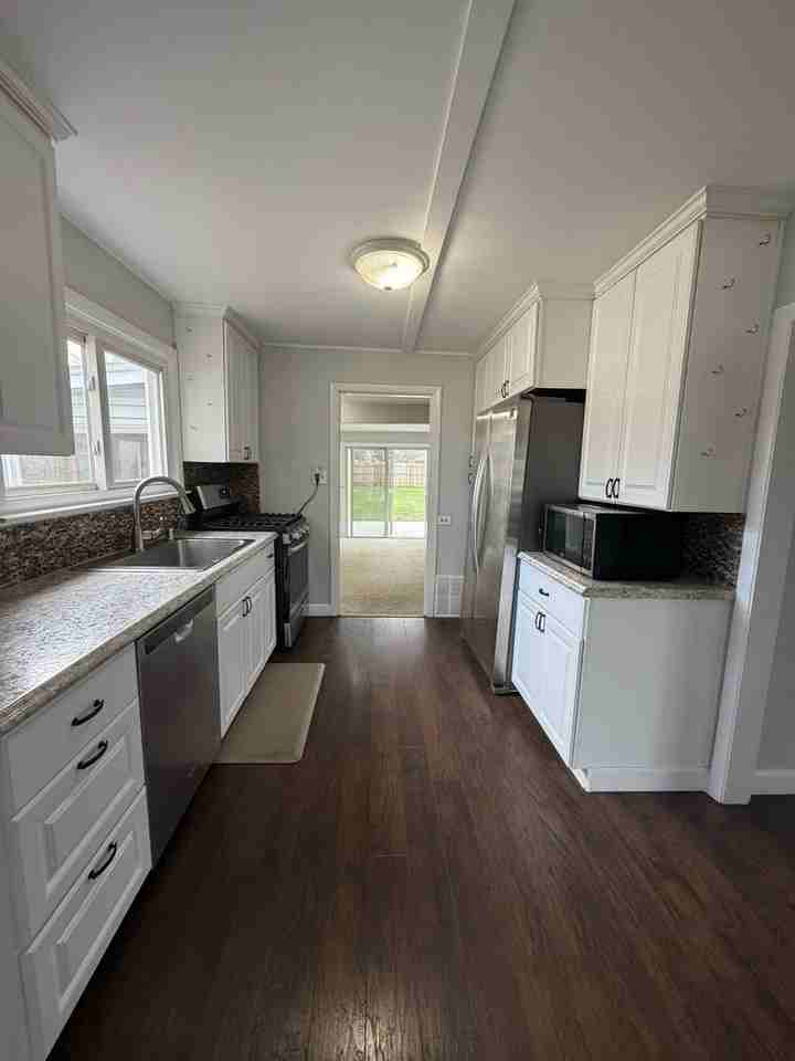 2209 Douglas Ave - Photo 5 of 38