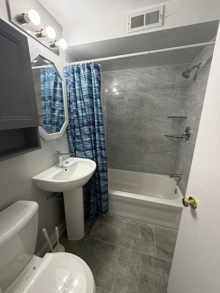 2209 Douglas Ave - Photo 7 of 38