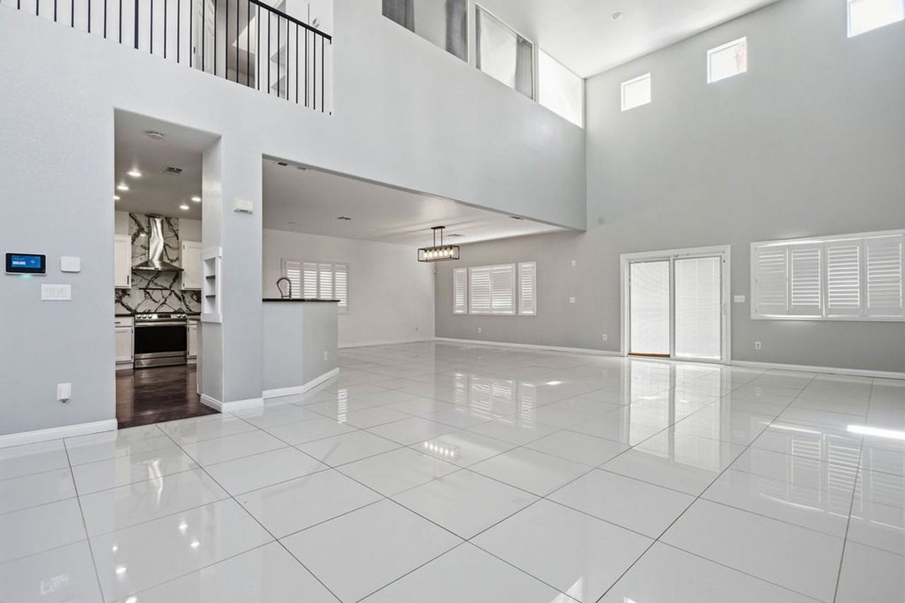 7285 Winding Creek Dr - Photo 2 of 36