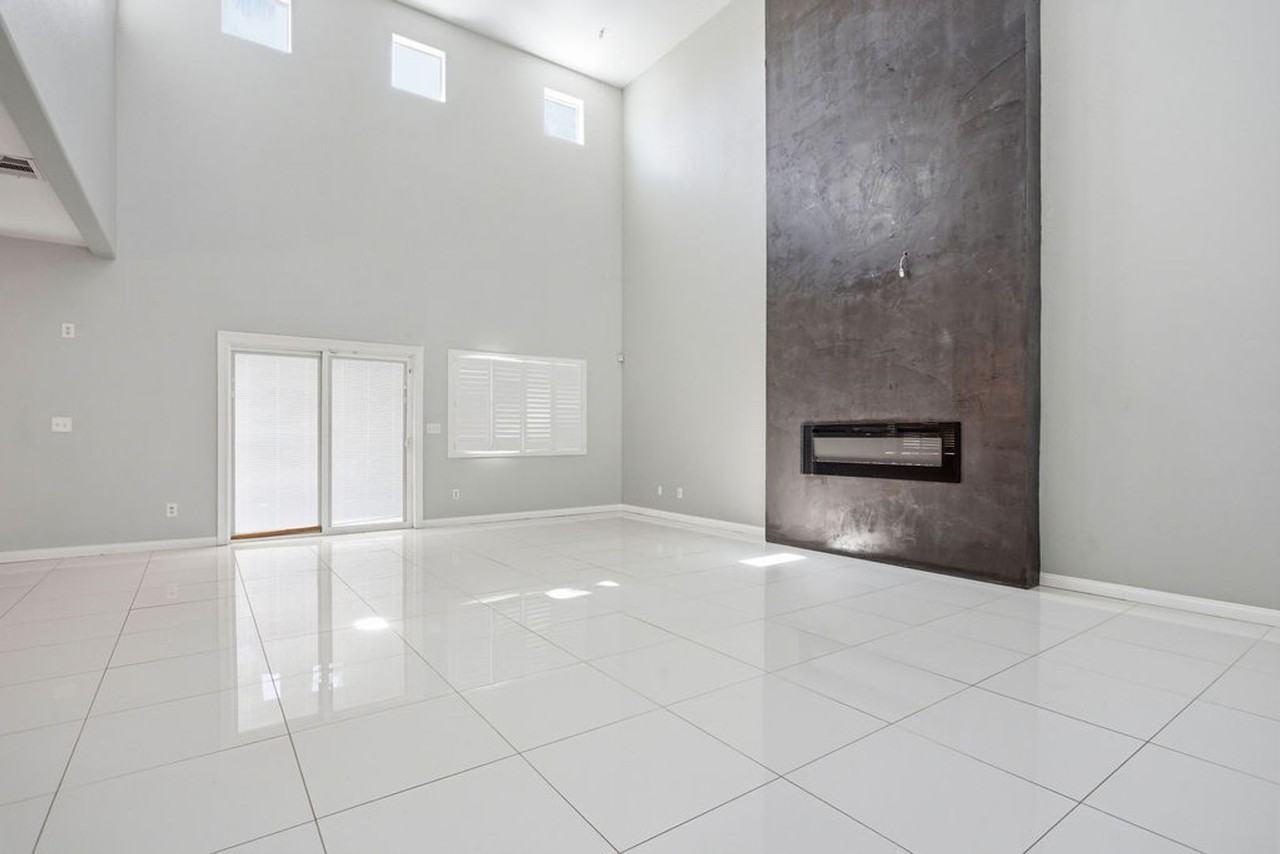 7285 Winding Creek Dr - Photo 3 of 36