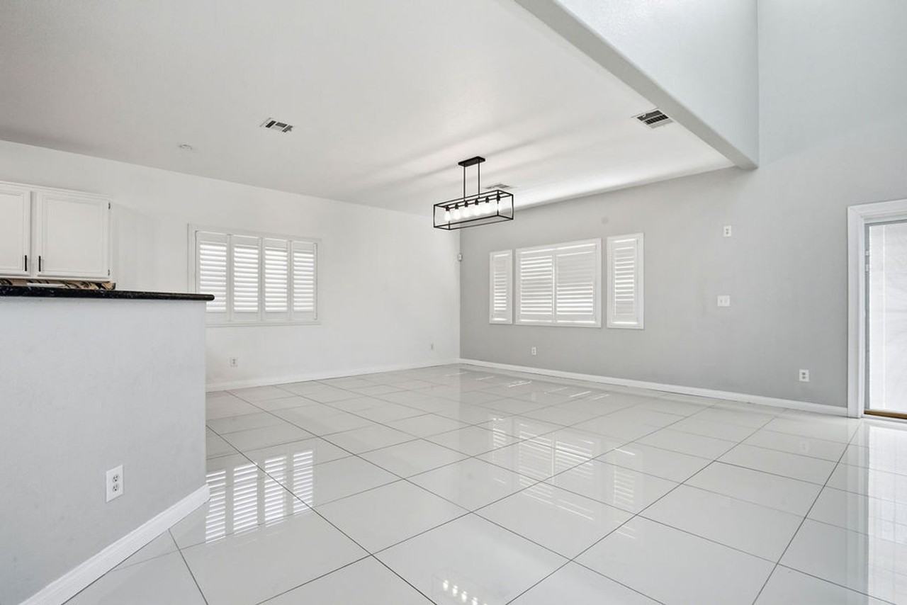 7285 Winding Creek Dr - Photo 4 of 36