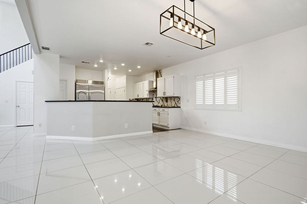 7285 Winding Creek Dr - Photo 6 of 36