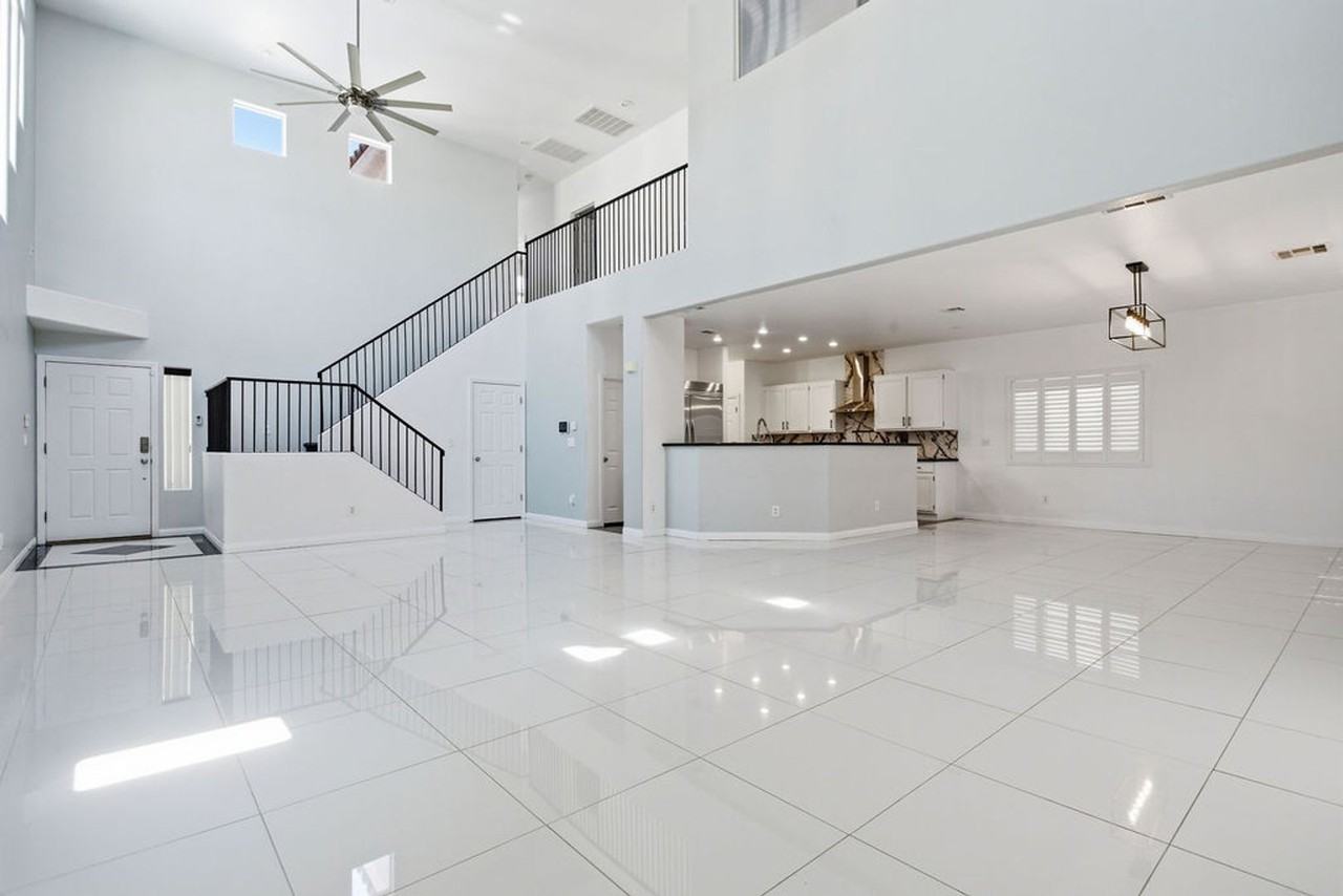 7285 Winding Creek Dr - Photo 7 of 36