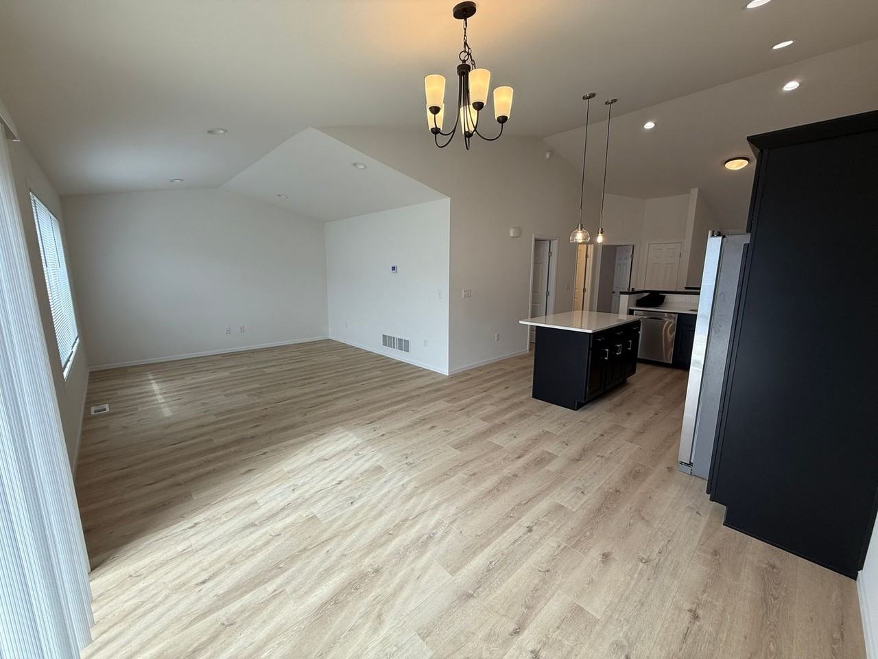 1709 Tobi Ln - Photo 4 of 33