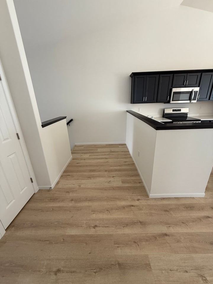 1709 Tobi Ln - Photo 7 of 33