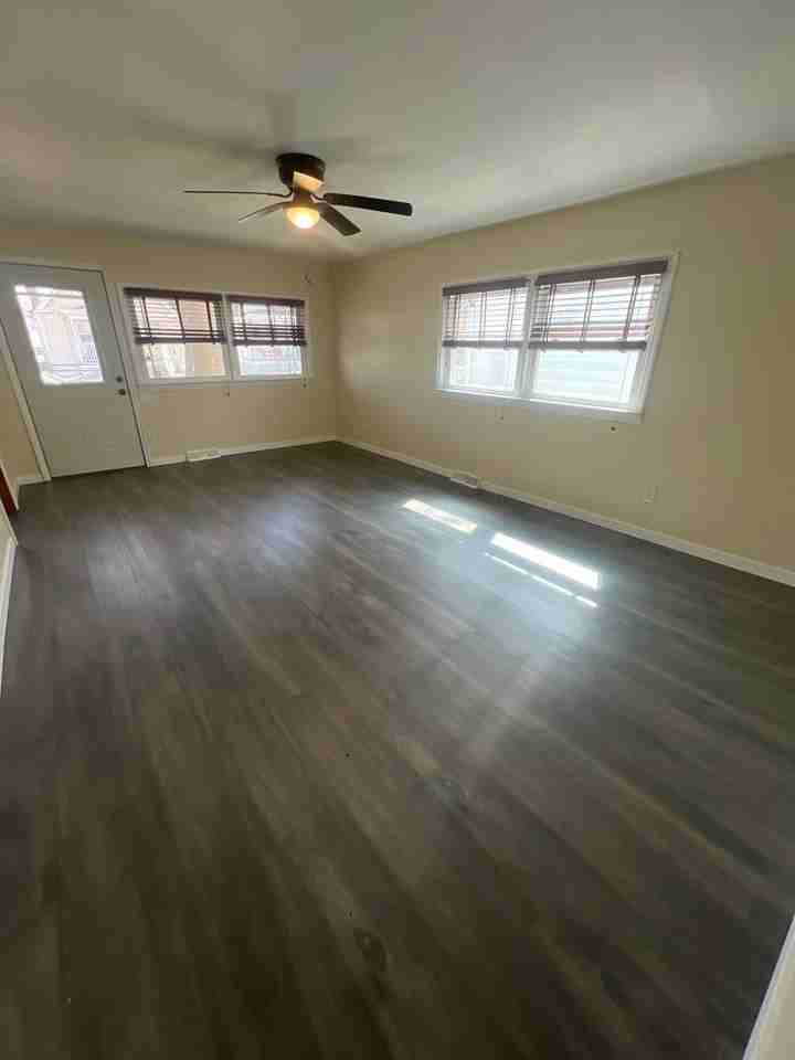 225 N English Ave - Photo 3 of 11