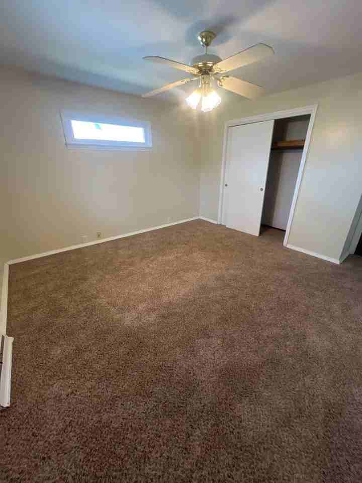 225 N English Ave - Photo 7 of 11