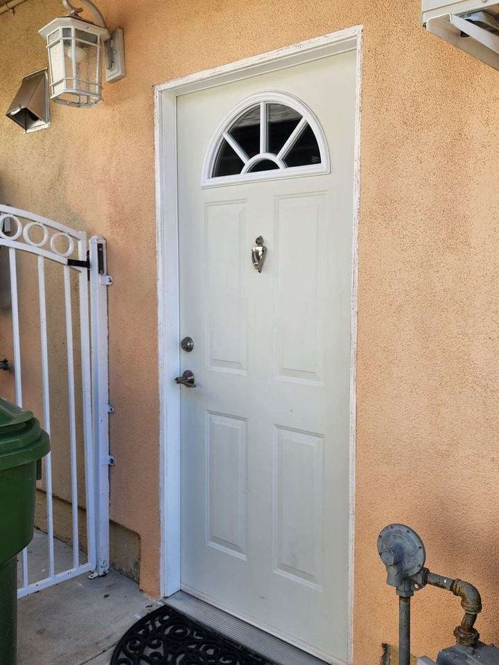 10458 Brooke Ave - Photo 2 of 8