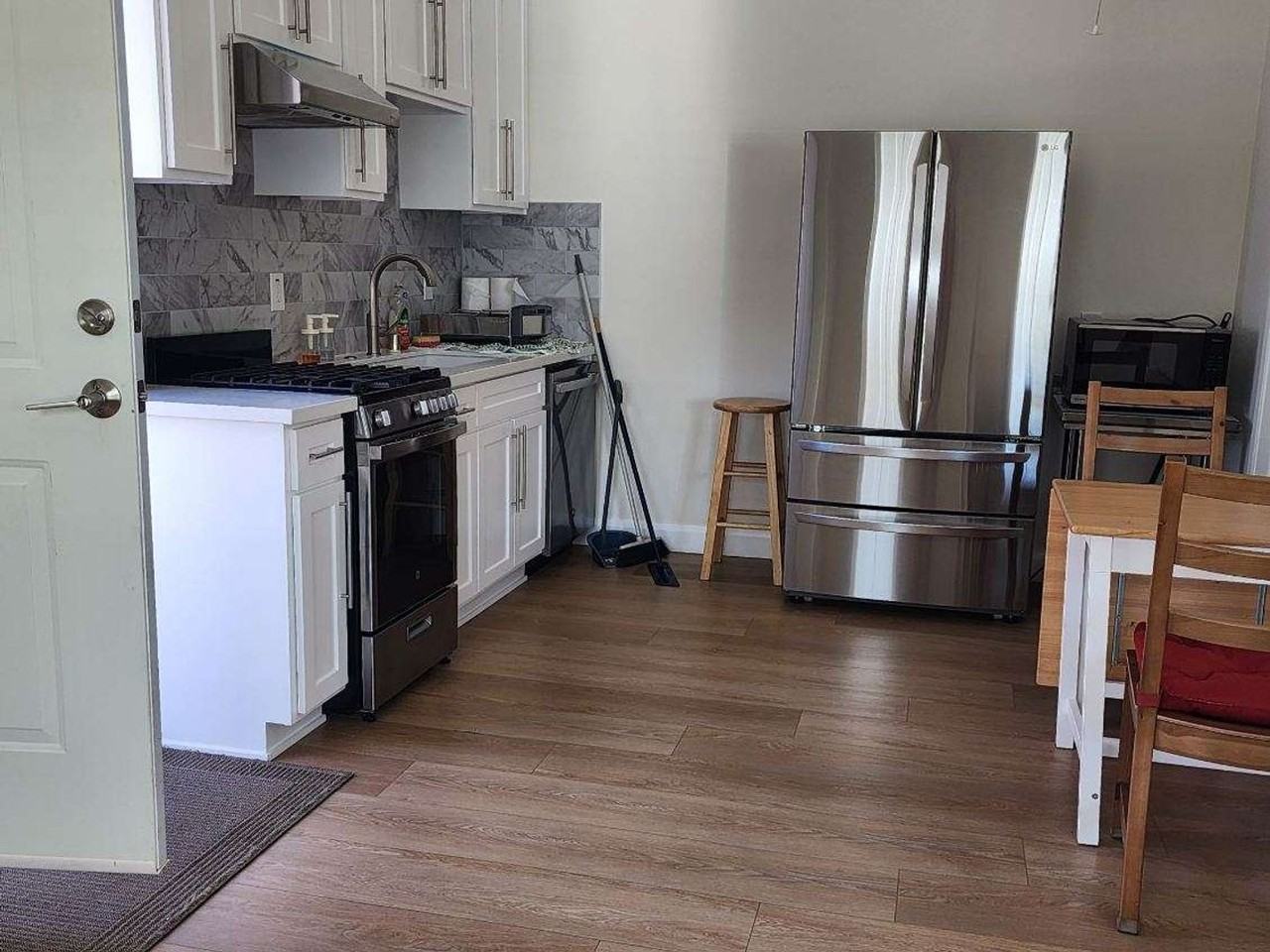 10458 Brooke Ave - Photo 3 of 8