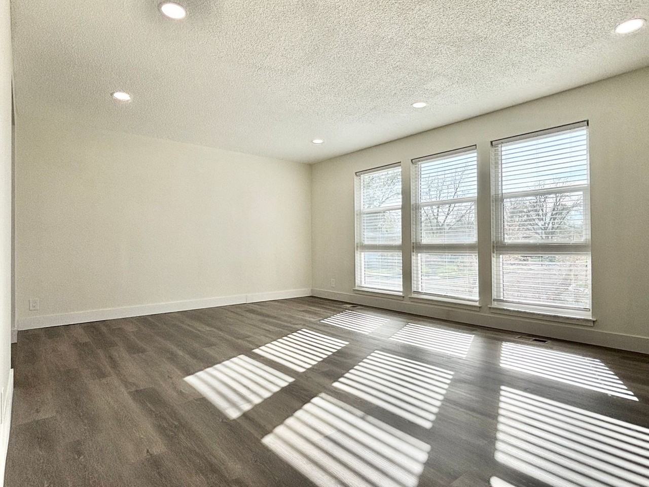 7935 S 930 E - Photo 4 of 33