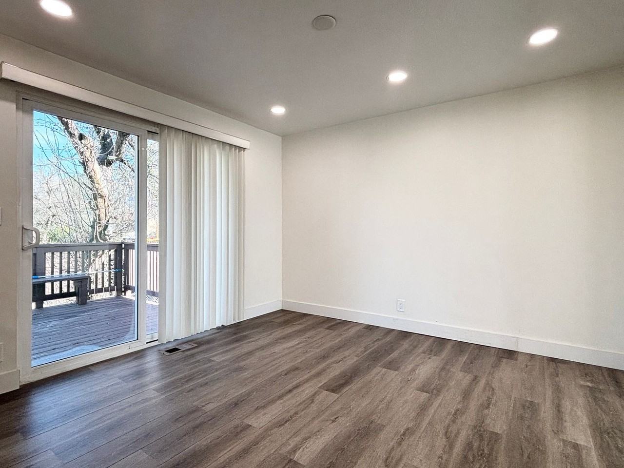 7935 S 930 E - Photo 7 of 33