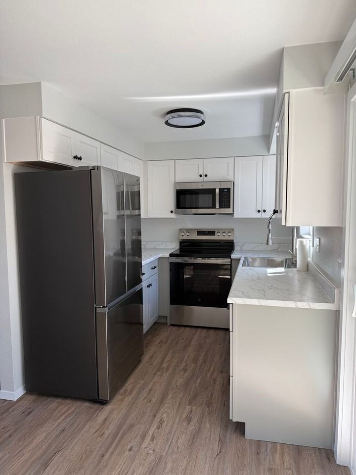 2425 State St - Photo 4 of 17